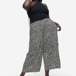 H&M black & white printed wide leg pants